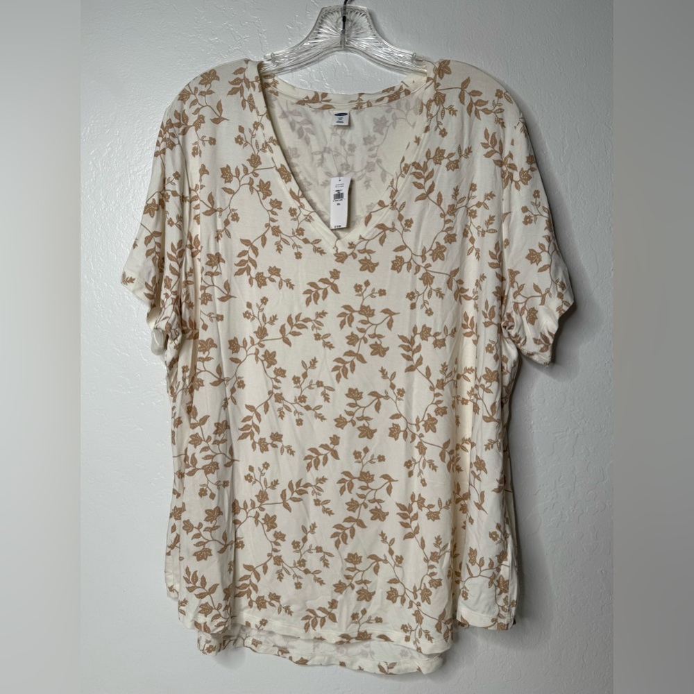 Old Navy Cream Floral Short Sleeve V-Neck Tee